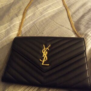 **AUTHENTIC****YSL COLLEGE MEDIUM IN QUILTED LEATHER